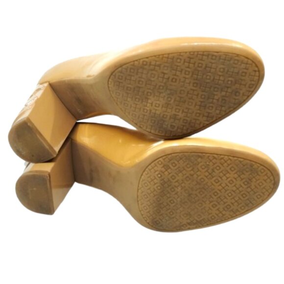 TORY BURCH~Multi Logo Pump~BLOCK LOGO WRAPPED HEEL BEIGE PATENT LEATHER SHOE 9.5 - Picture 8 of 8